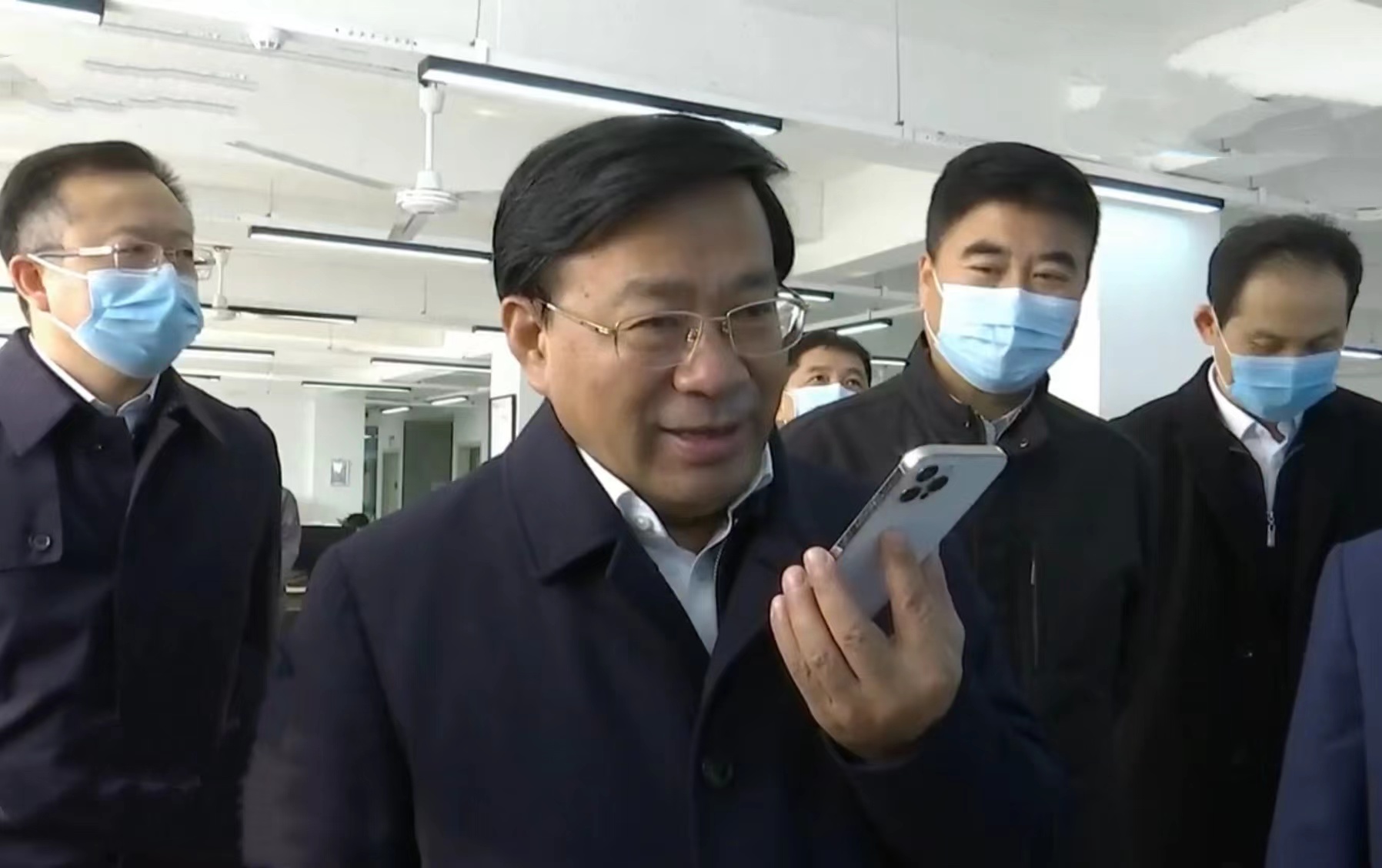 19 吉林省委副书记、省长韩俊光临ng电子游戏伊通供热 2021.11.2.jpg